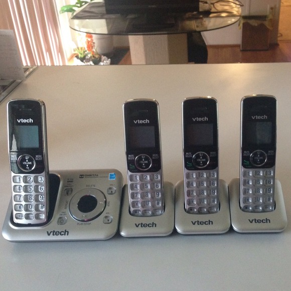 V-tech house phones(digital answering system) - Picture 4 of 4