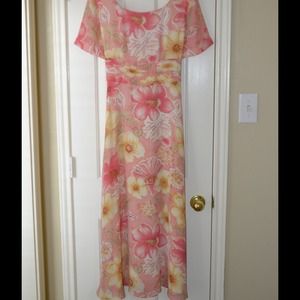 Chiffon floral dress high waist ties in back.