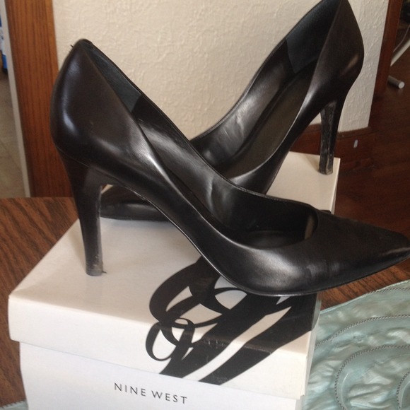 Nine West black pumps