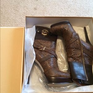 Mk heel boots