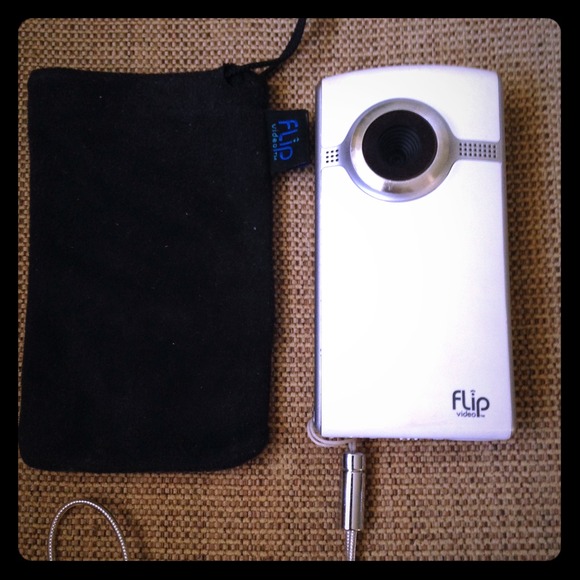 📹Reduced! Flip video camera with soft cover