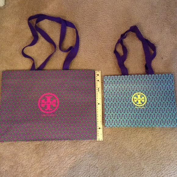 SOLD!! 1 large authentic Tory Burch shopper - Picture 4 of 4