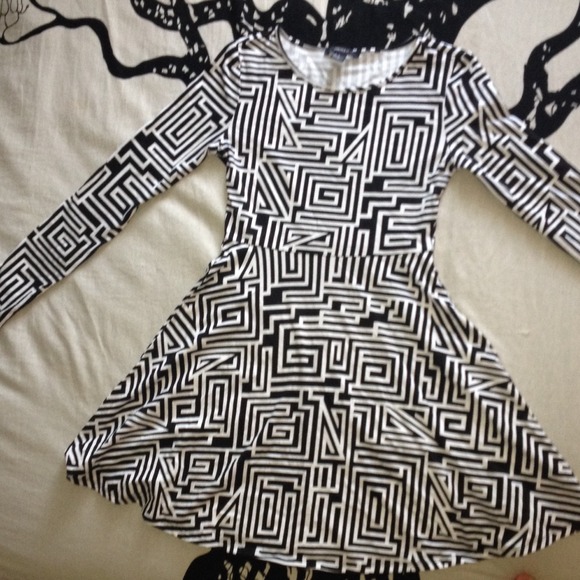 Long-sleeved dress