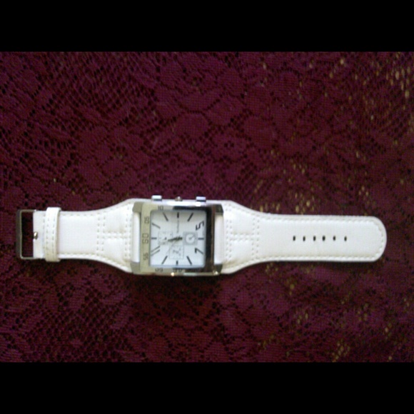 watch - Picture 2 of 2