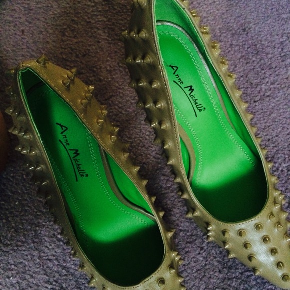 Spiky tan pumps ON HOLD and brown point bundle