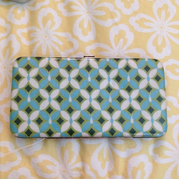 ✨Moving Sale✨ Flat wallet.