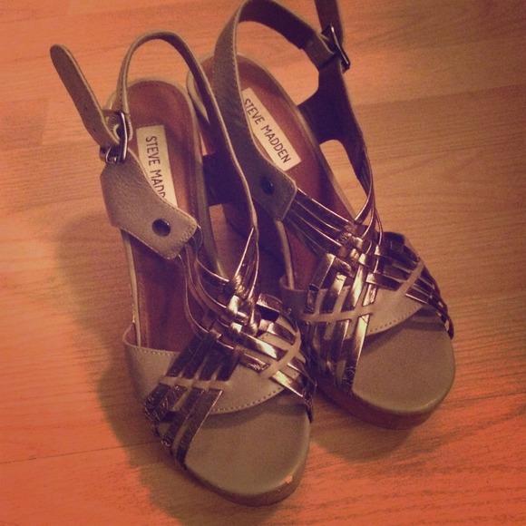 Steve Madden gray and silver wedges