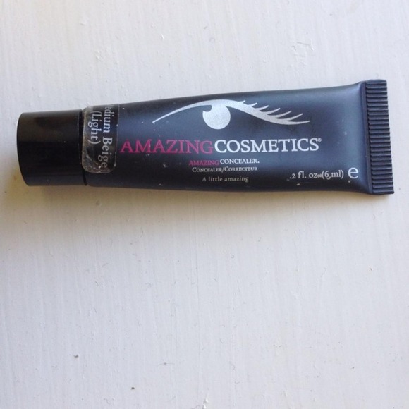 Amazing cosmetics concealer