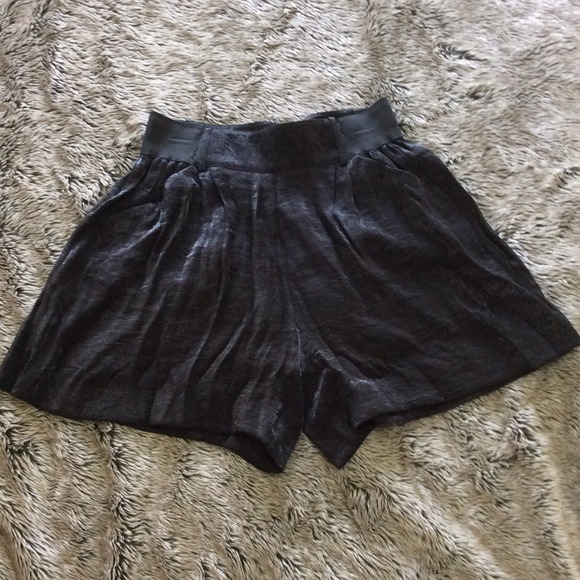 Jennifer Lopez Pants - Jennifer Lopez Skorts. NOWT