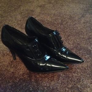 Shinny Black Pumps