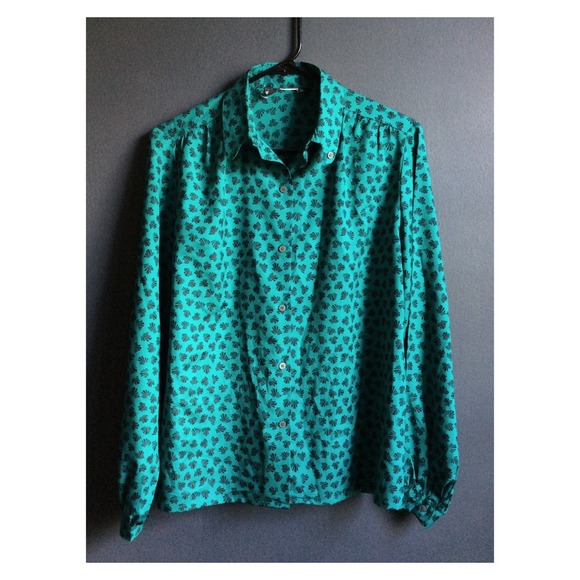 🚛 MOVING SALE 🚛 green printed blouse