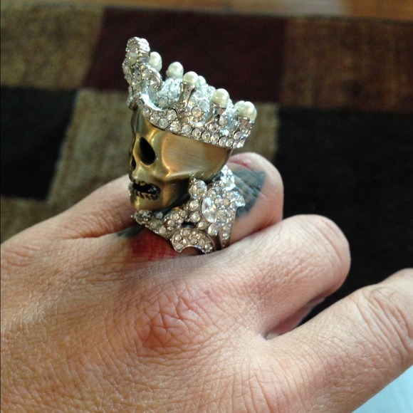 ♥️reserved60$ crazy cool crowned skull ring. NWT