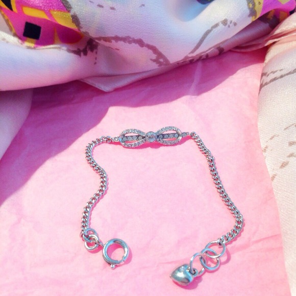 Juicy Couture Jewelry - Clearance🔱Juicy Couture Silver Bling Bow Bracelet