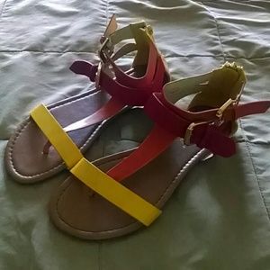 *SOLD* Via Pinky Collection T-strap sandals size 8