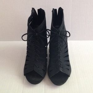 Black wedge tie up shooties!