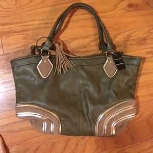 Large purse with bronze trim