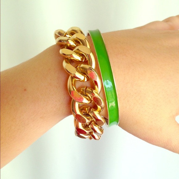 Jewelry - Set of 2 bracelets, gold chain link & shiny bangle