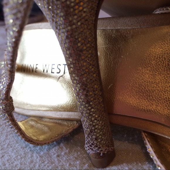 Glittering Gold Heels.😱 - Picture 3 of 4