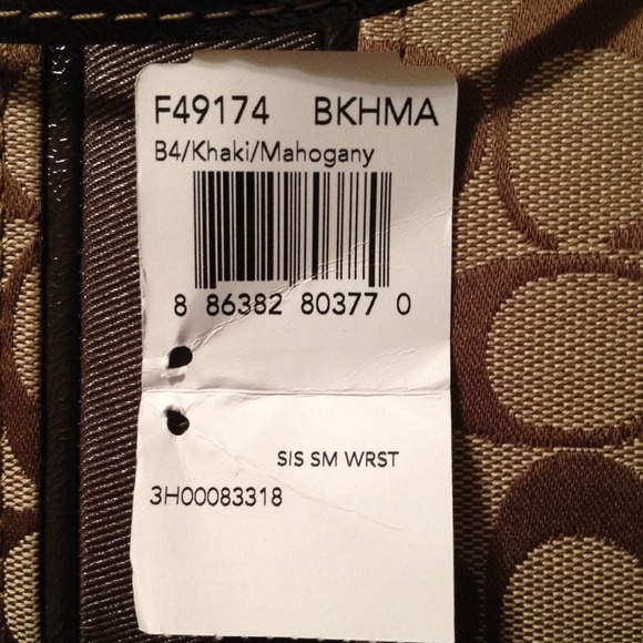 F49174 BKHMA coach wristlet - Picture 2 of 3