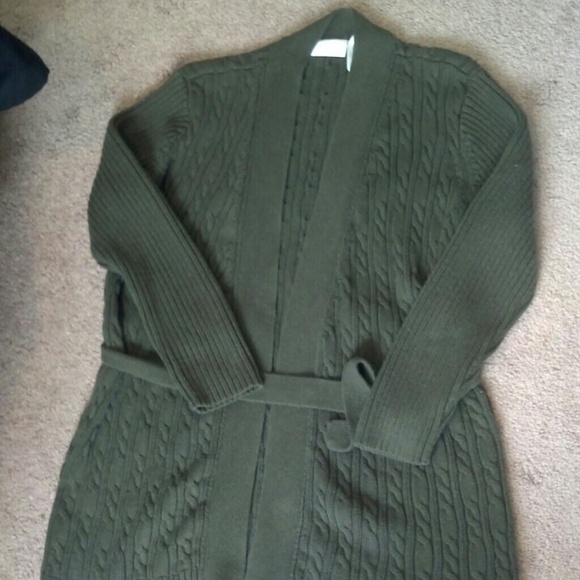 Forest green cable knit sweater