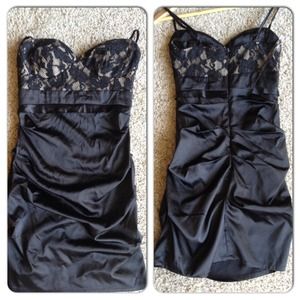 ❌Sold❌More images of the vintage dress