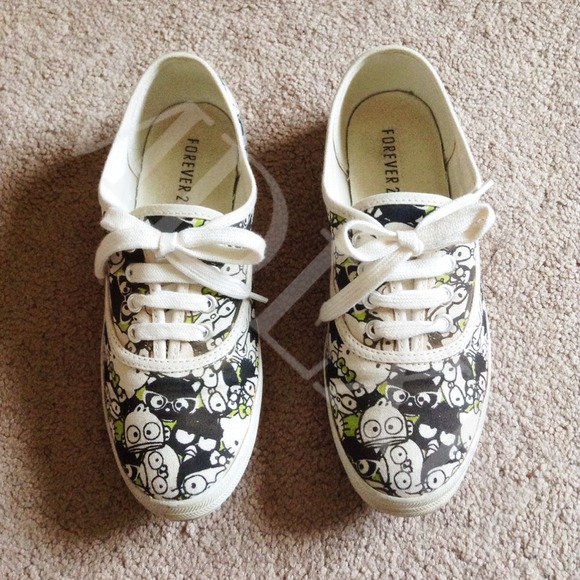 Hello Kitty Graphic Sneakers - Picture 2 of 4
