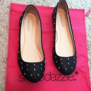 Black skull flats
