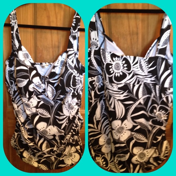 Avenue swimsuit tankini top