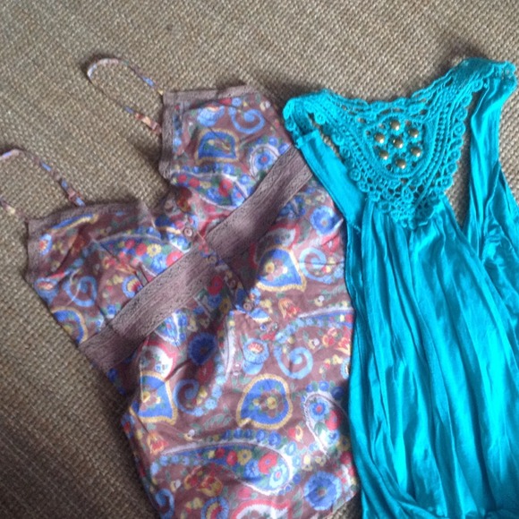 Landerites' bundle, with frog earrings??