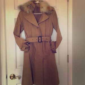 🎉PRICE DROP🎉 Trench coat w/ faux fur collar