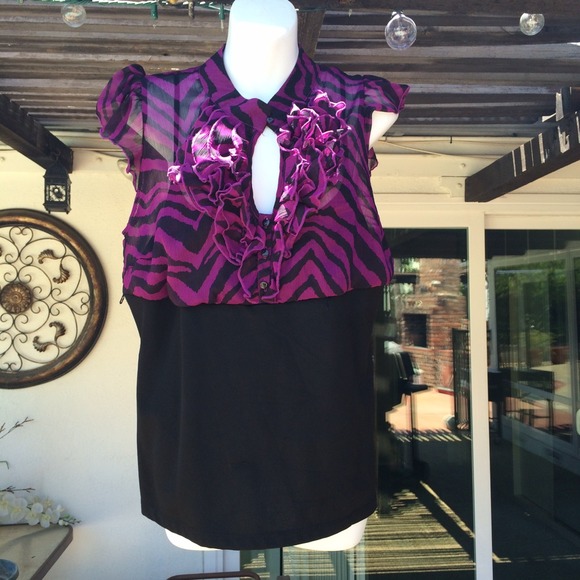 Keyhole purple zebra print top