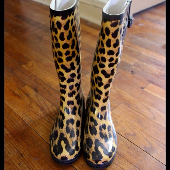 Leopard rubber rain boots