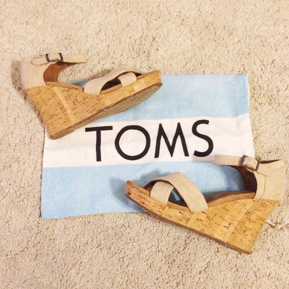 TOMS Shoes - NWOT Toms Linen Wedges sz 7