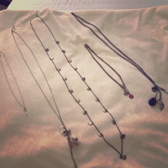 $15 TODAY! Necklaces!! Bundle of 5 :) - Picture 1 of 4
