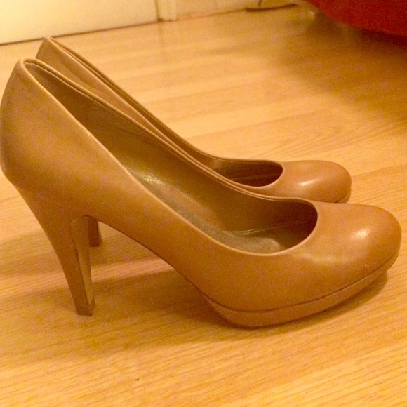 Franco Sarto nude pumps