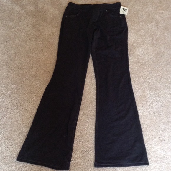 Athleta Bettona size M-Tall in black