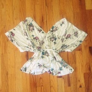 Floral flowy top🌻