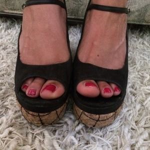 Steve Madden Black Wedges