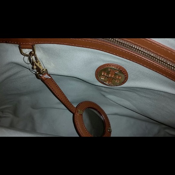 ❌SOLD❌ Tory Burch Saffiano Tote - Picture 3 of 4