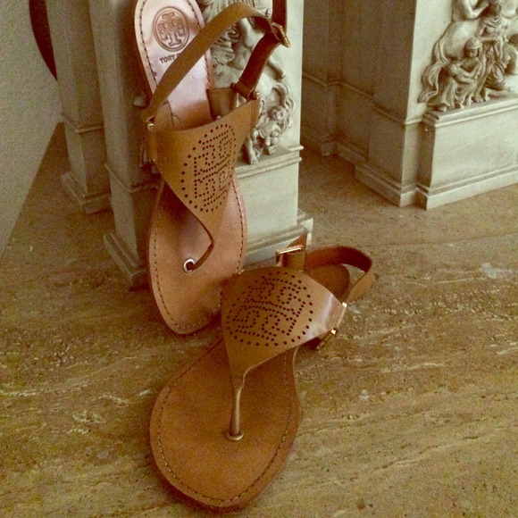 Beautiful classy Tory Burch Leather Sandals