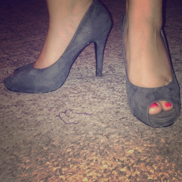 Grey felt heals