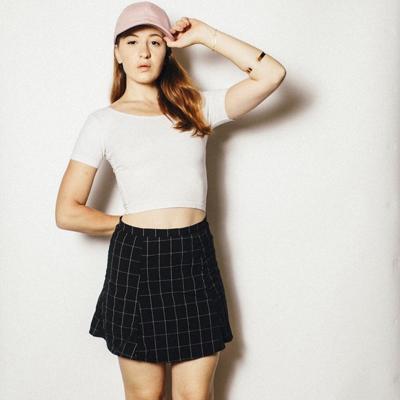 white crop tee
