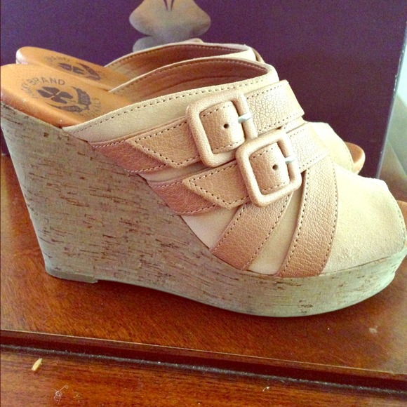 LUCKY BRAND Tan Cork Wedges