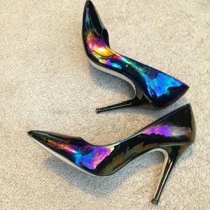 BCBG Hallogram pointed toe heels