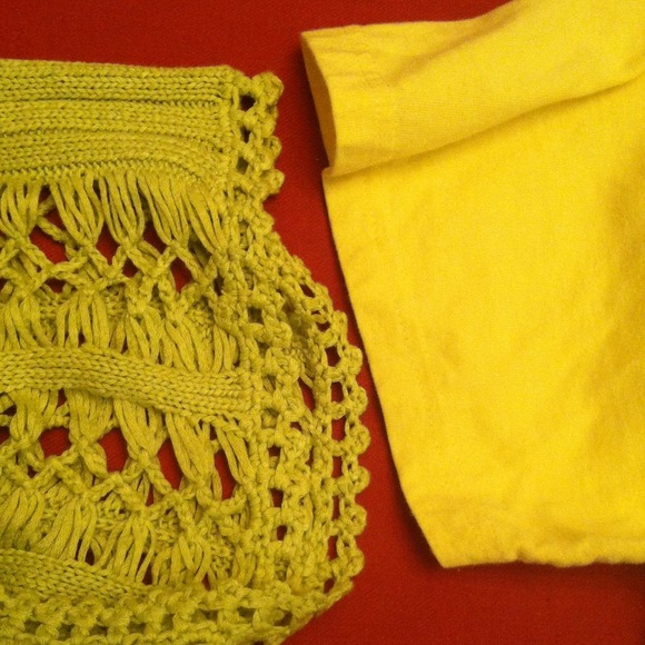 🎉HP3X🎉 ⬇️FINAL PRICE⬇️ BCBG Neon Green Top - Picture 4 of 4