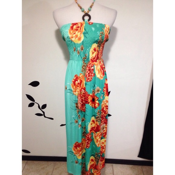 Dresses & Skirts - Mint Floral Halter Dress