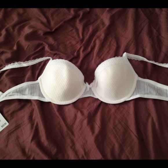 NWT ivory bra from Frederick's of Hollywood 32C
