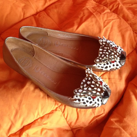 PRICE IS NEGOTIABLE! Jeffrey Campbell fox flats
