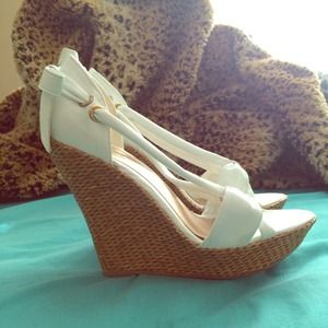 White wedges w/ bow detailing
