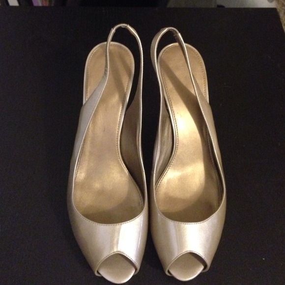 Marc Fisher peep toe nude heels